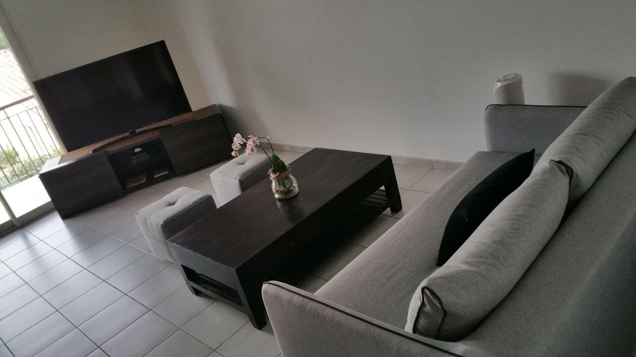 페른느 레 퐁텐느 Apt 50M2 Avec Balcon Tout Equipe Proche D'Avignon 아파트 외부 사진